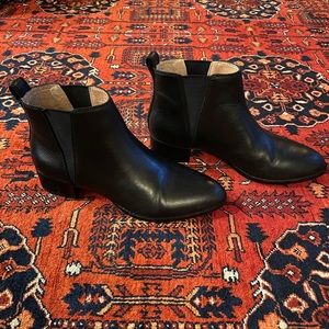 Madewell Black Carina Ankle Boot. Style #AA185. Size 6.5